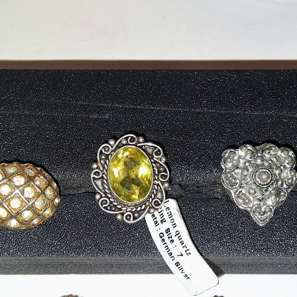 Chic Women's Ring Collection with Silver, Gold, and Red Accents